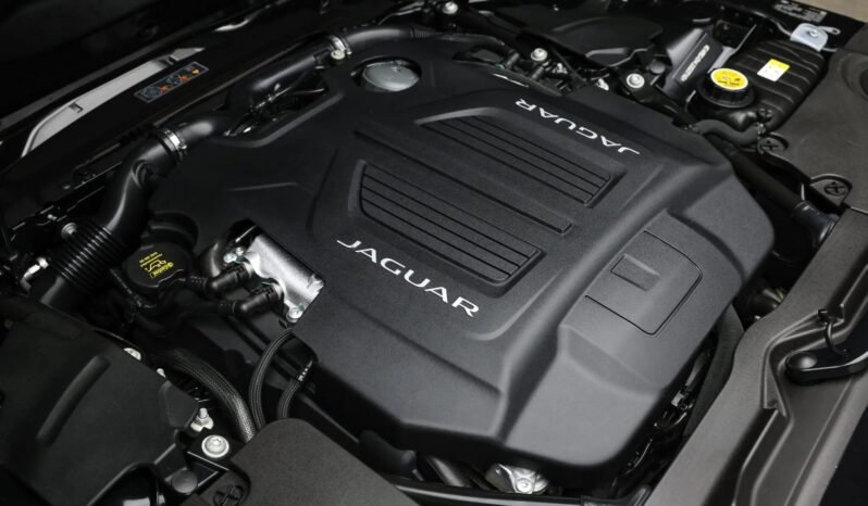 
								2019 Jaguar F-Type R full									