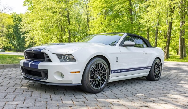 
								2013 Ford Mustang Shelby GT500 V8 full									