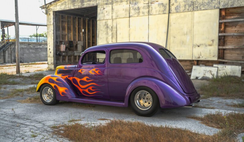 
								1937 Ford Tudor Sedan Street Rod V8 full									