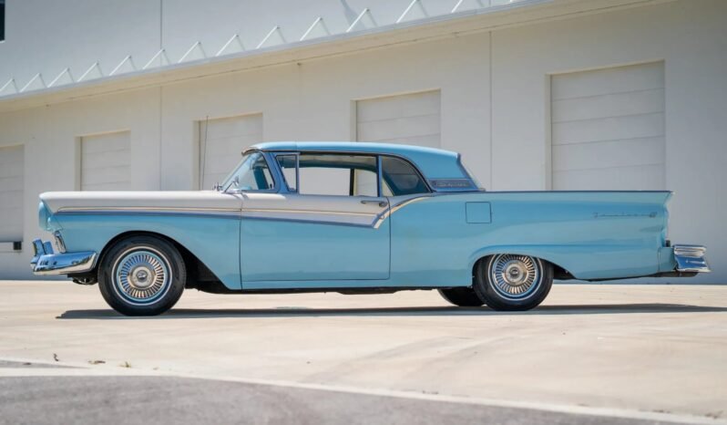 
								1957 Ford Fairlane 500 Skyliner full									