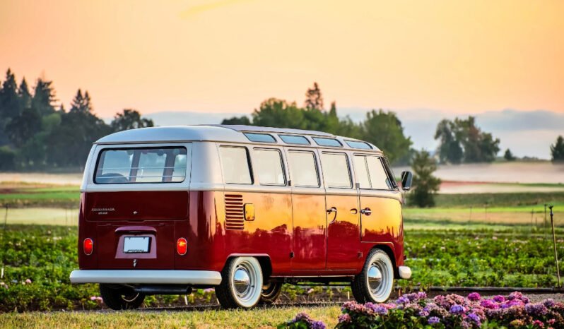 
								1966 Volkswagen Type 2 Deluxe Bus full									
