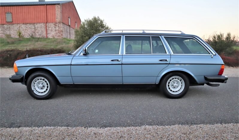 
								1985 Mercedes-Benz 300TD Wagon full									