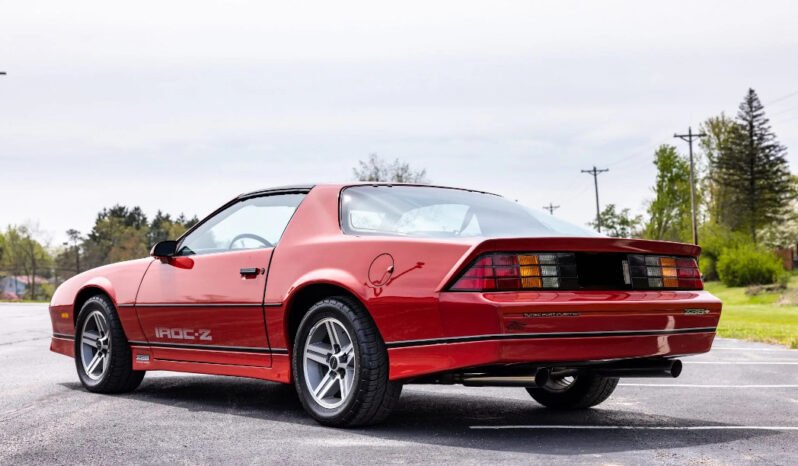 
								1985 Chevrolet Camaro IROC-Z T-Top full									