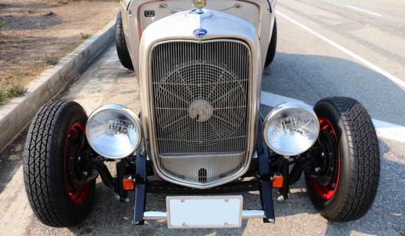 
								1932 Ford Roadster Deuce Highboy full									