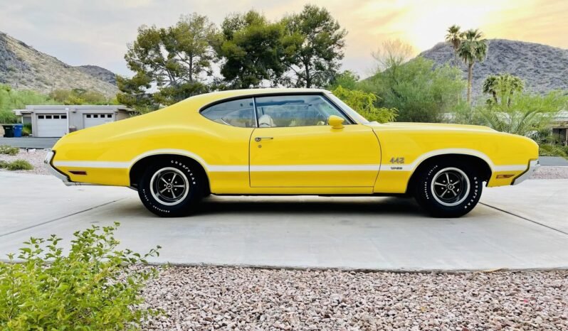 
								1970 Oldsmobile 442 W30 full									