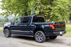2022 Ford F-150 Lightning Lariat AWD