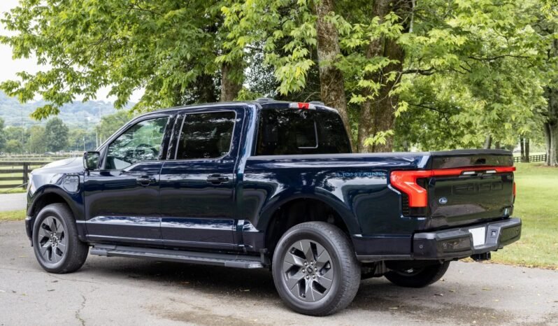 
								2022 Ford F-150 Lightning Lariat AWD full									
