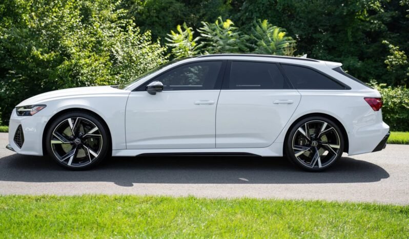 
								2022 Audi RS6 Avant full									