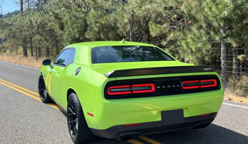 
								2015 Dodge Challenger SRT Hellcat full									