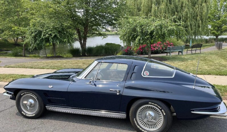 
								1963 Chevrolet Corvette C2 Split-Window V8 full									