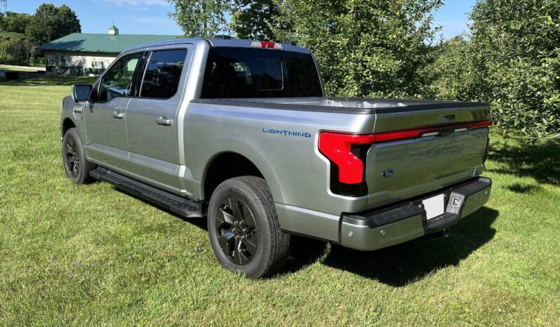 
								2022 Ford F-150 Lightning full									
