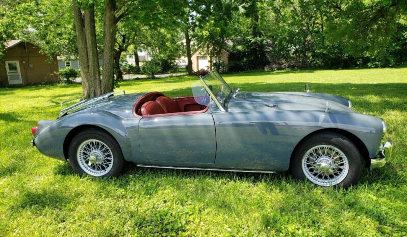 
								1960 MG MGA 1600 full									