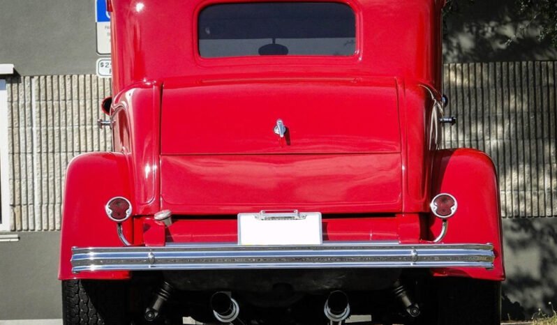 
								1932 Ford 5-Window Coupe full									