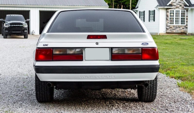 
								1990 Ford Mustang LX 5-Speed full									