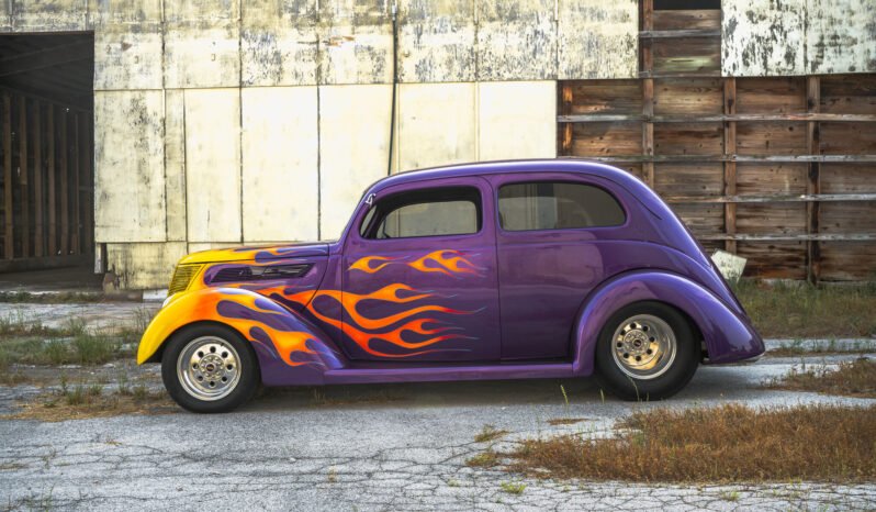 
								1937 Ford Tudor Sedan Street Rod V8 full									