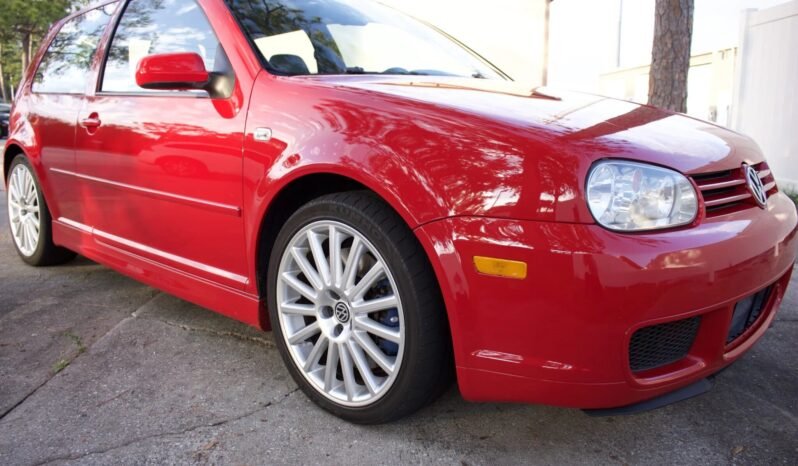 
								2004 Volkswagen Golf R32 4MOTION full									