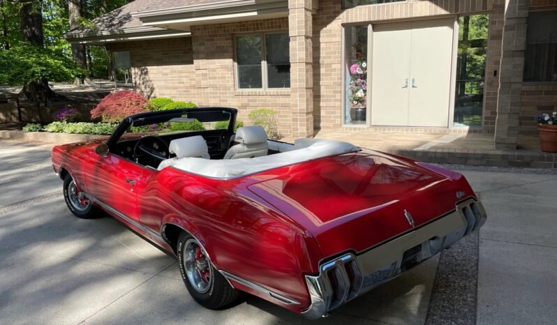 
								1970 Oldsmobile Cutlass Supreme Convertible full									