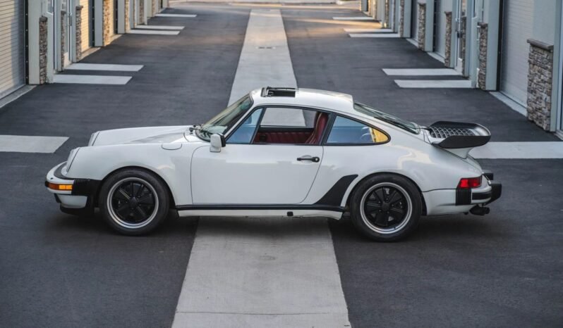 
								1989 Porsche 911 Turbo White full									