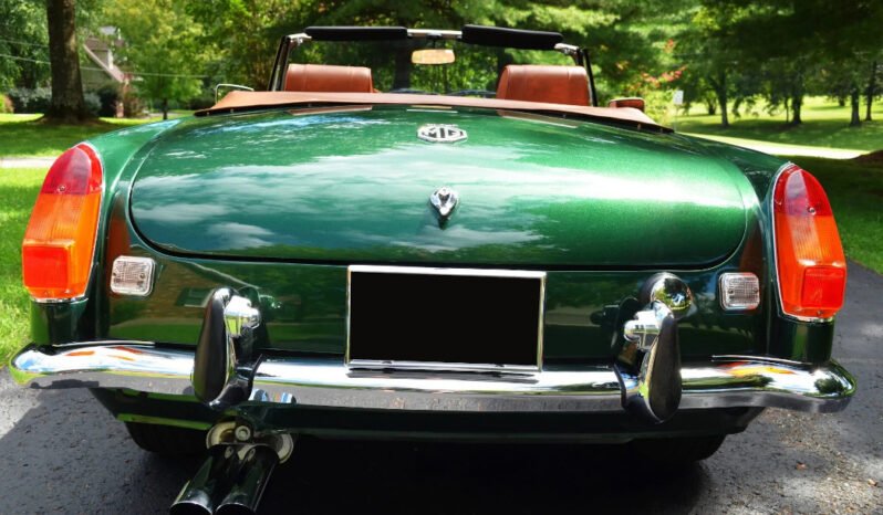
								1973 MG MGB Metallic Green full									