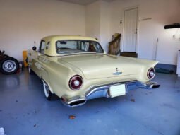 1957 Ford Thunderbird E-Code V8