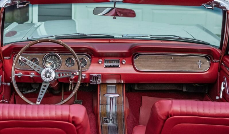 
								1965 Ford Mustang Wimbledon White full									