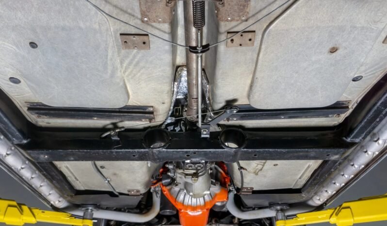 
								1965 Chevrolet Corvette Fuel-Injected V8 full									