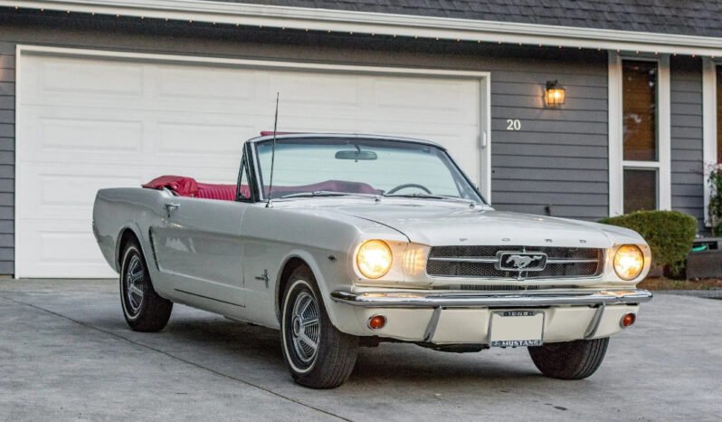 
								1965 Ford Mustang Wimbledon White full									
