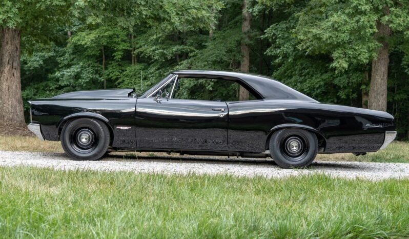 
								1966 Pontiac LeMans GTO-style full									