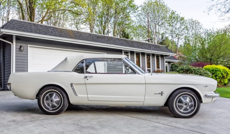 
								1965 Ford Mustang Wimbledon White full									