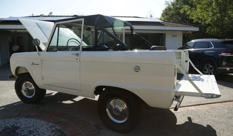 
								1966 Ford Bronco Wagon full									