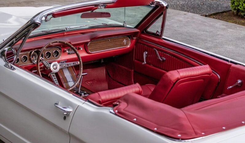 
								1965 Ford Mustang Wimbledon White full									