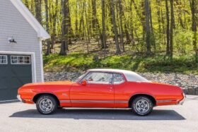 1970 Oldsmobile Cutlass Supreme Holiday Coupe SX