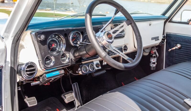 
								1969 Chevrolet C20 Custom Camper V8 full									