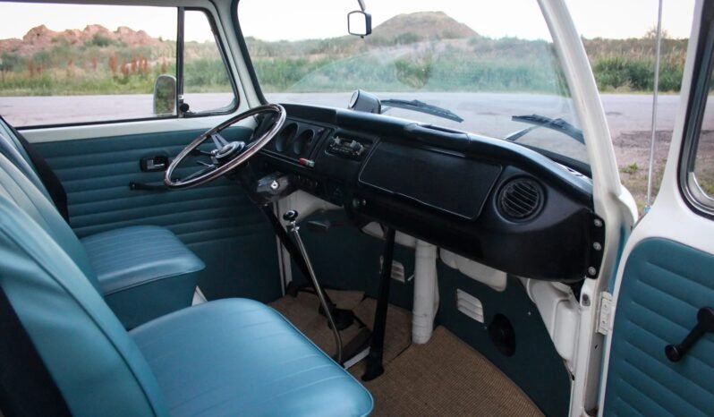 
								1971 Volkswagen Type 2 Camper 2.5 full									
