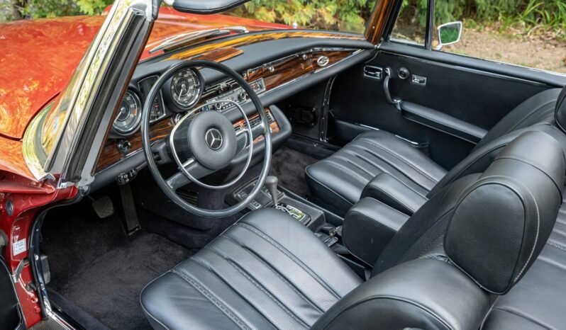 
								1971 Mercedes-Benz 280SE V8 Cabriolet full									