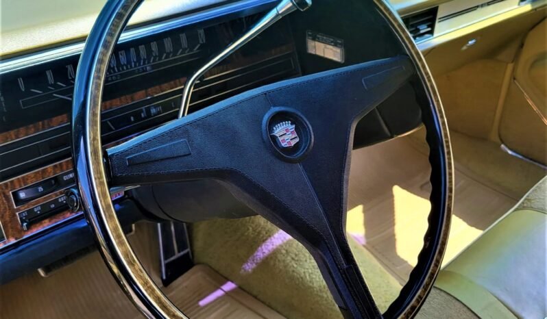 
								1970 Cadillac DeVille Sedan full									