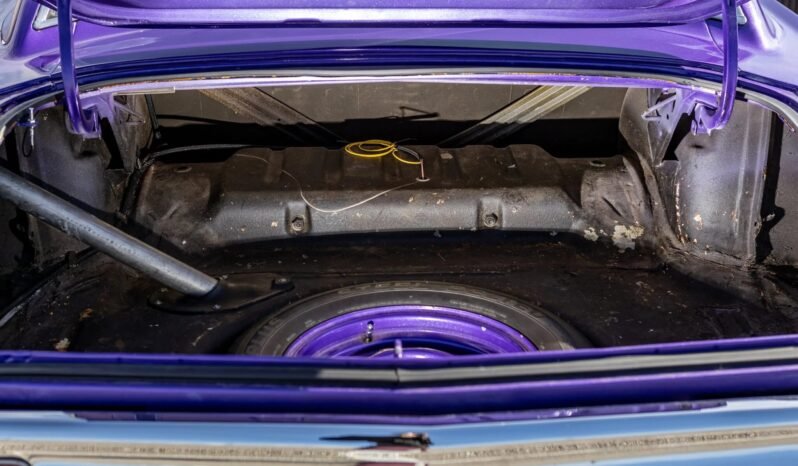 
								1971 Plymouth Valiant V8 full									