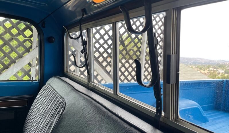 
								1971 GMC K2500 Custom V8 full									