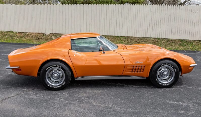 
								1971 Chevrolet Corvette V8 T-Top full									