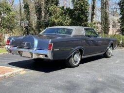 1970 Lincoln Continental V8