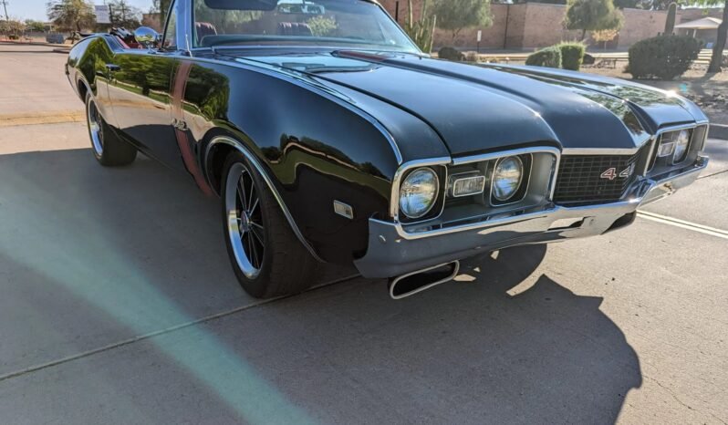 
								1968 Oldsmobile Cutlass S full									