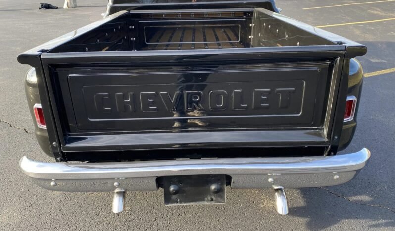 
								1972 Chevrolet C10 V8 Stepside full									