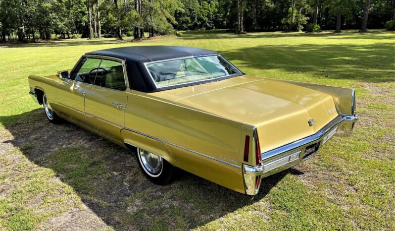 
								1970 Cadillac DeVille Sedan full									