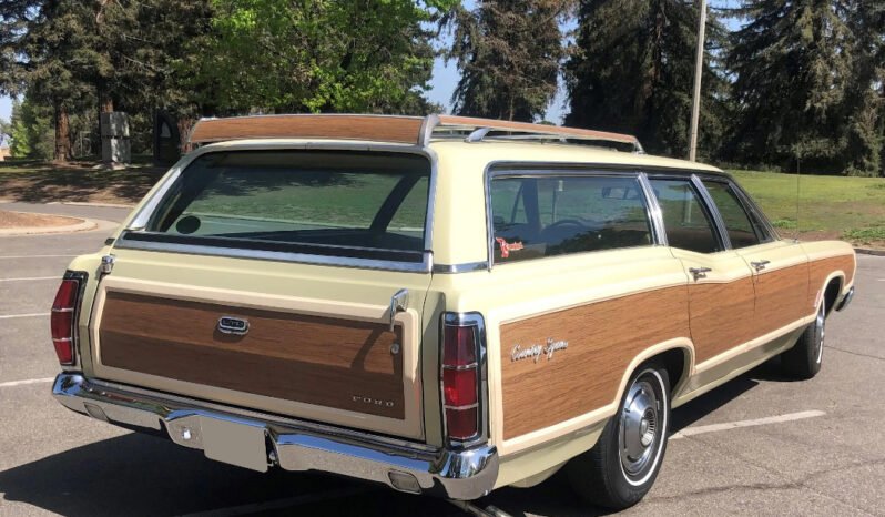 
								1970 Ford LTD Country Squire full									