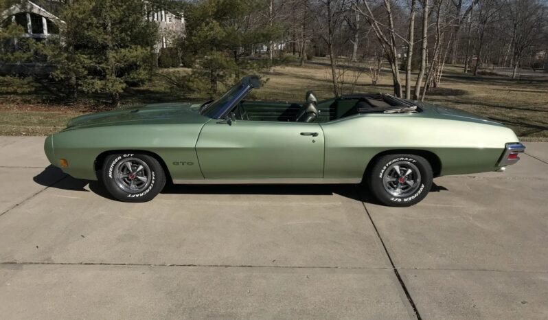 
								1970 Pontiac GTO full									