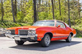 1970 Oldsmobile Cutlass Supreme Holiday Coupe SX
