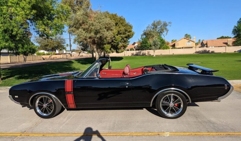 
								1968 Oldsmobile Cutlass S full									