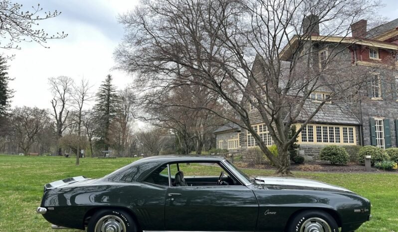 
								1969 Chevrolet Camaro Z/28 4-Speed V8 full									