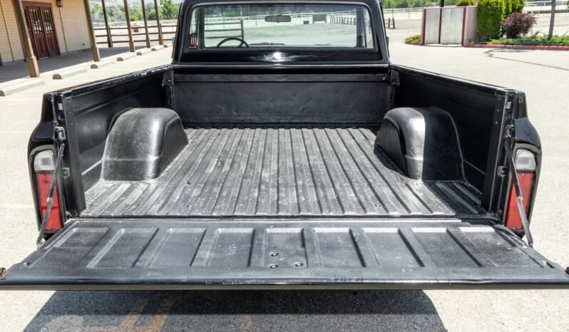 
								1972 Chevrolet C10 Black full									