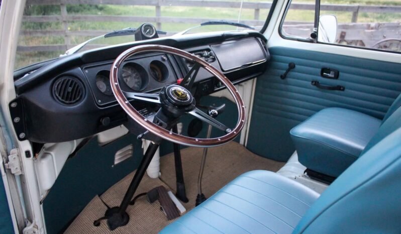 
								1971 Volkswagen Type 2 Camper 2.5 full									